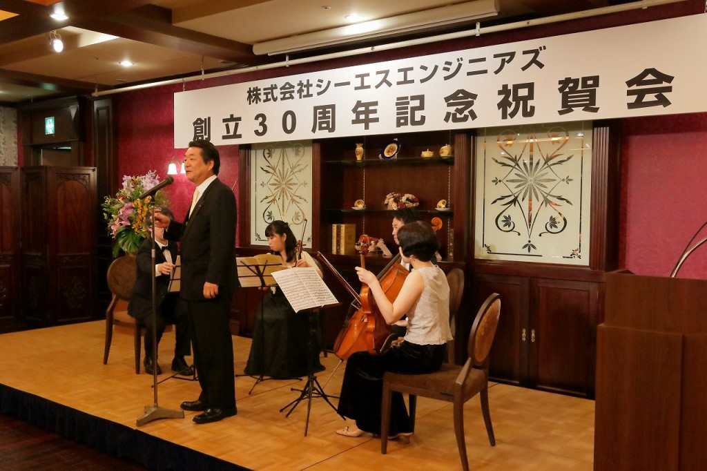 12381image3